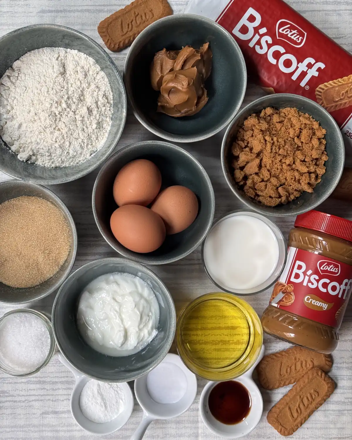 romisbakes recipe Biscoff cake with crumble