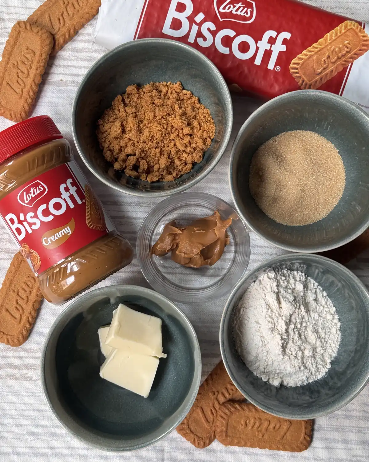 romisbakes recipe Biscoff cake with crumble