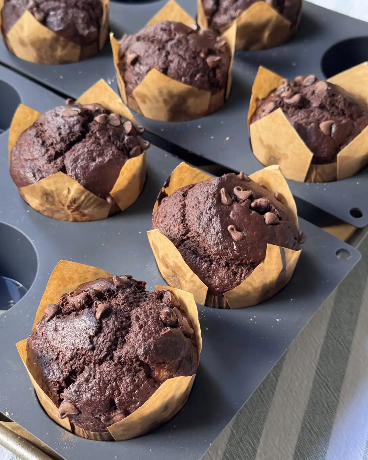 romisbakes recipe Chocolate banana muffins