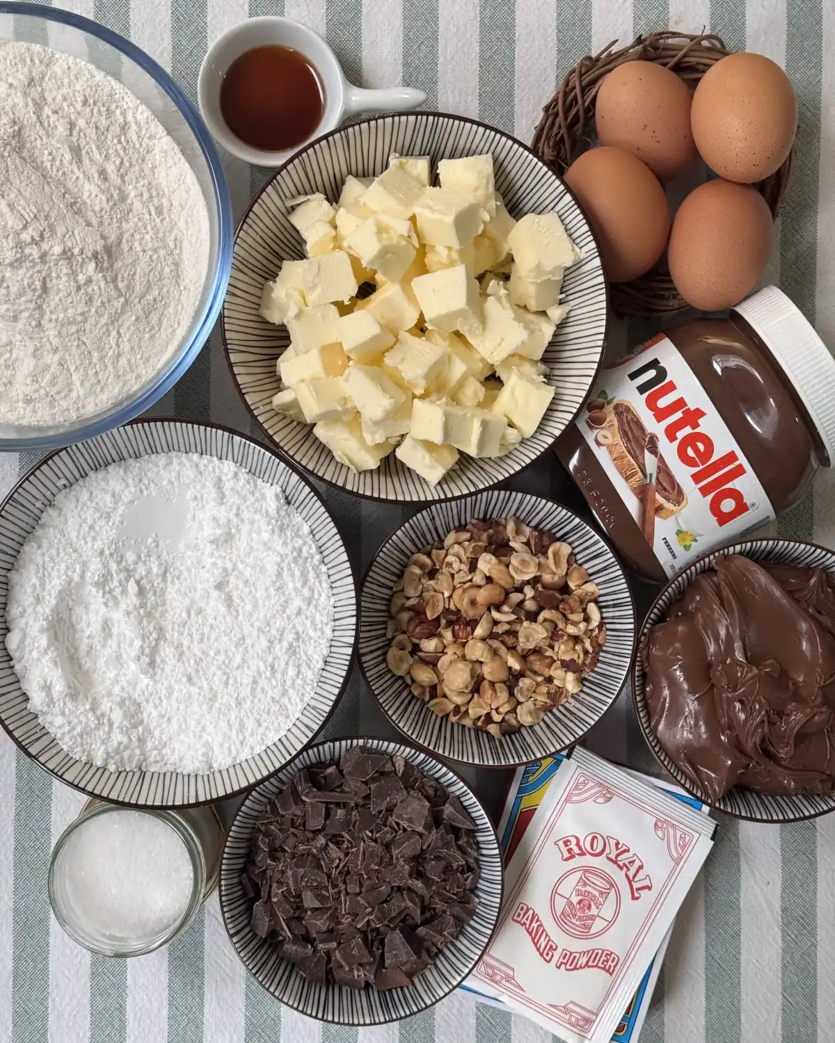 romisbakes recipe Nutella, Chocolate, and Hazelnut Crumble