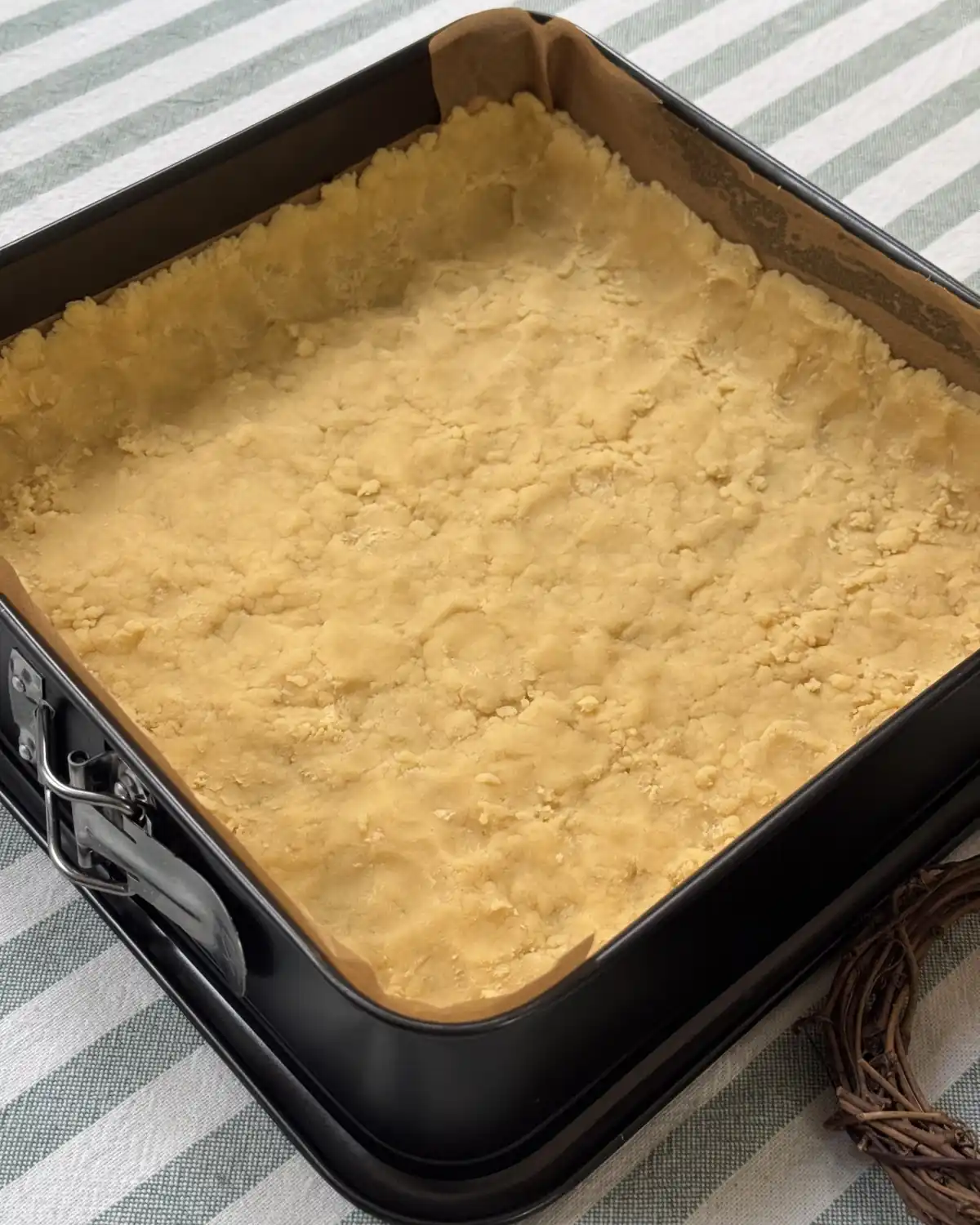 romisbakes recipe Nutella, Chocolate, and Hazelnut Crumble