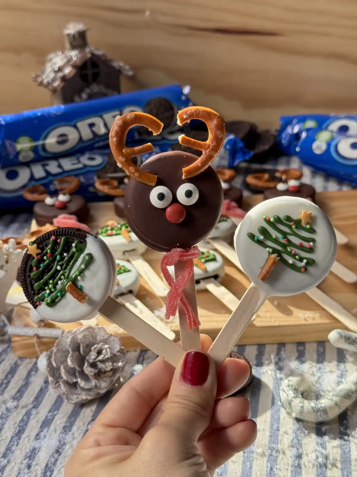 romisbakes recipe Christmas Oreo pops