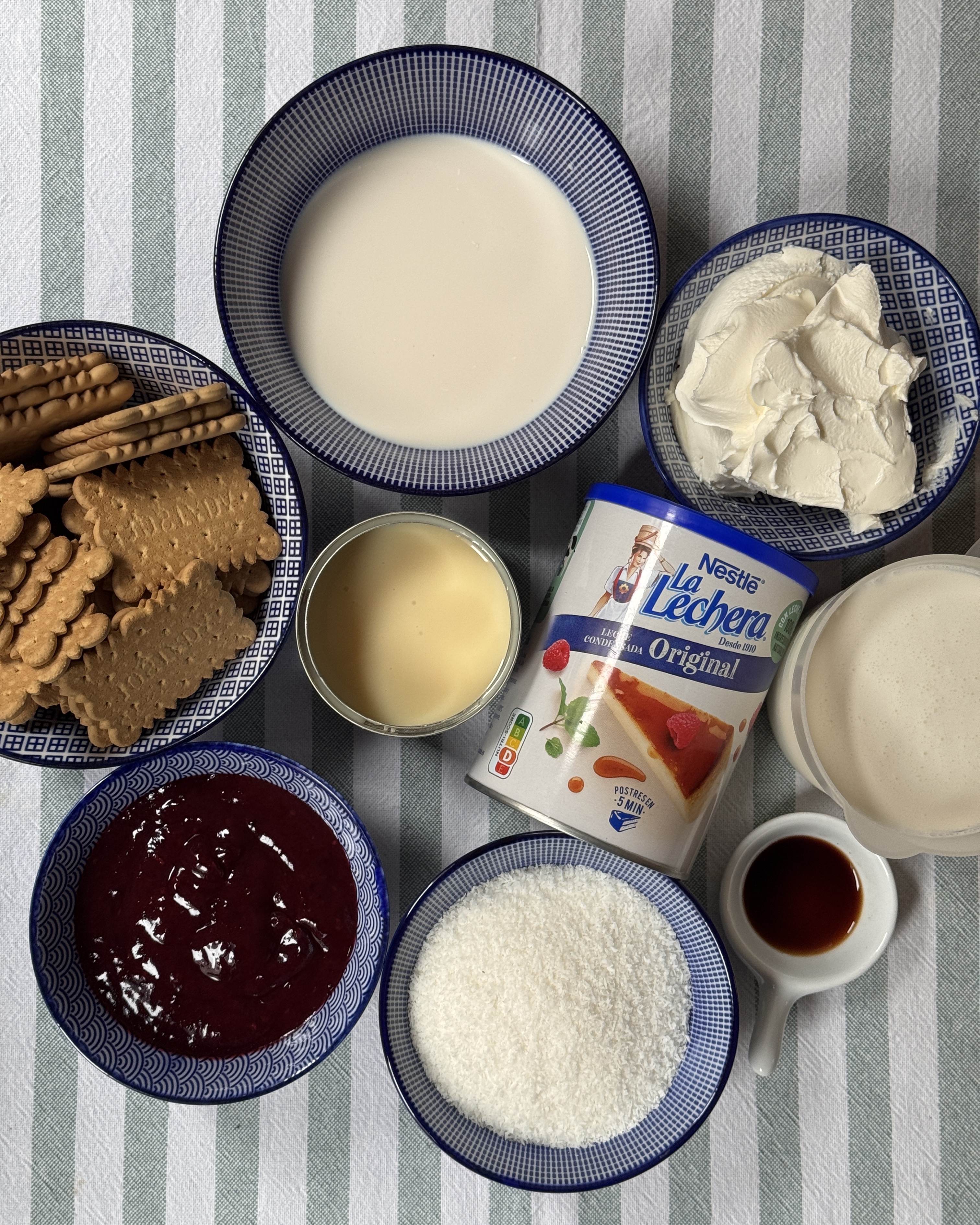 romisbakes receta Tarta de galletas, coco, leche condensada y frutos rojos