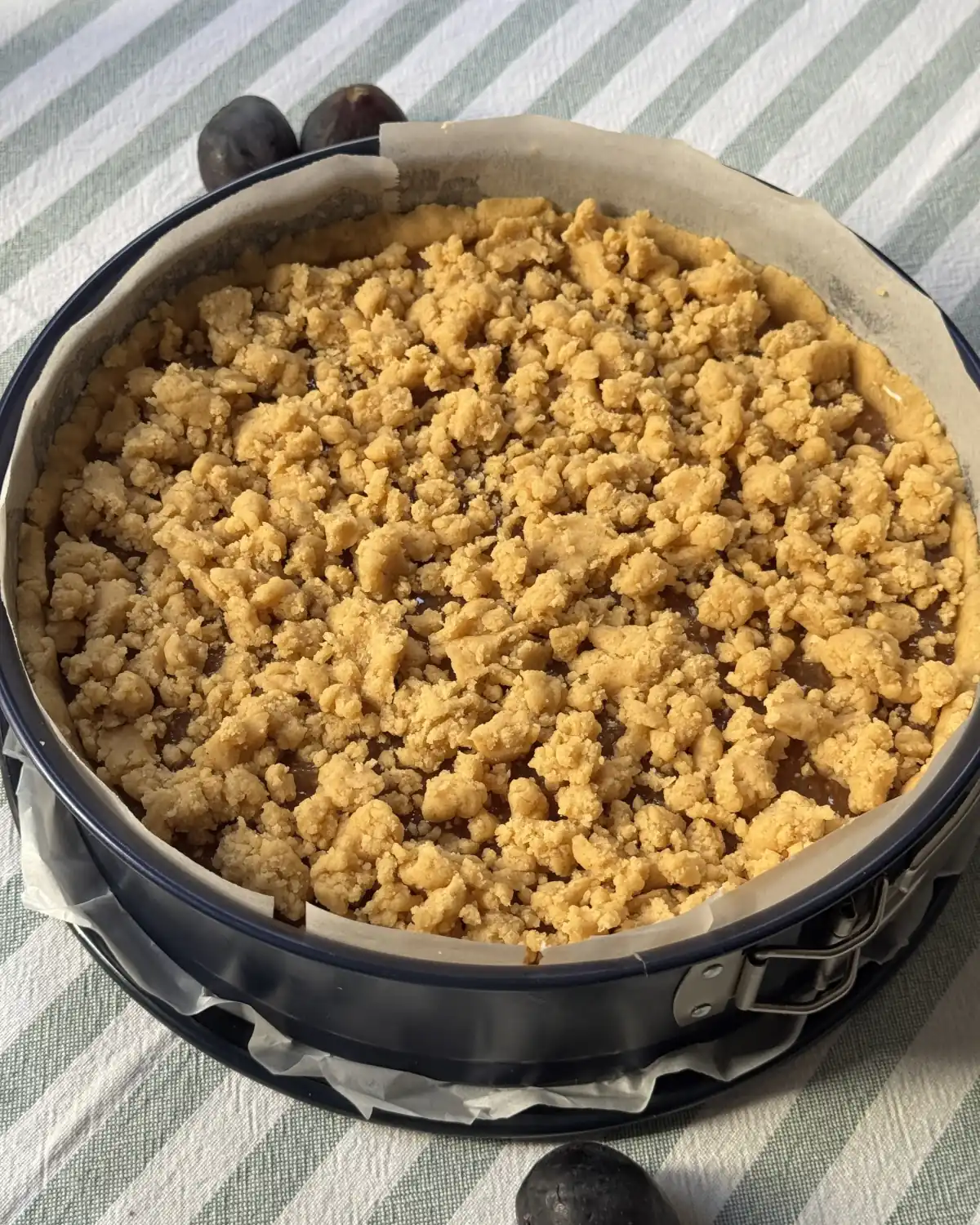 romisbakes recipe Crumble cheesecake with fig jam