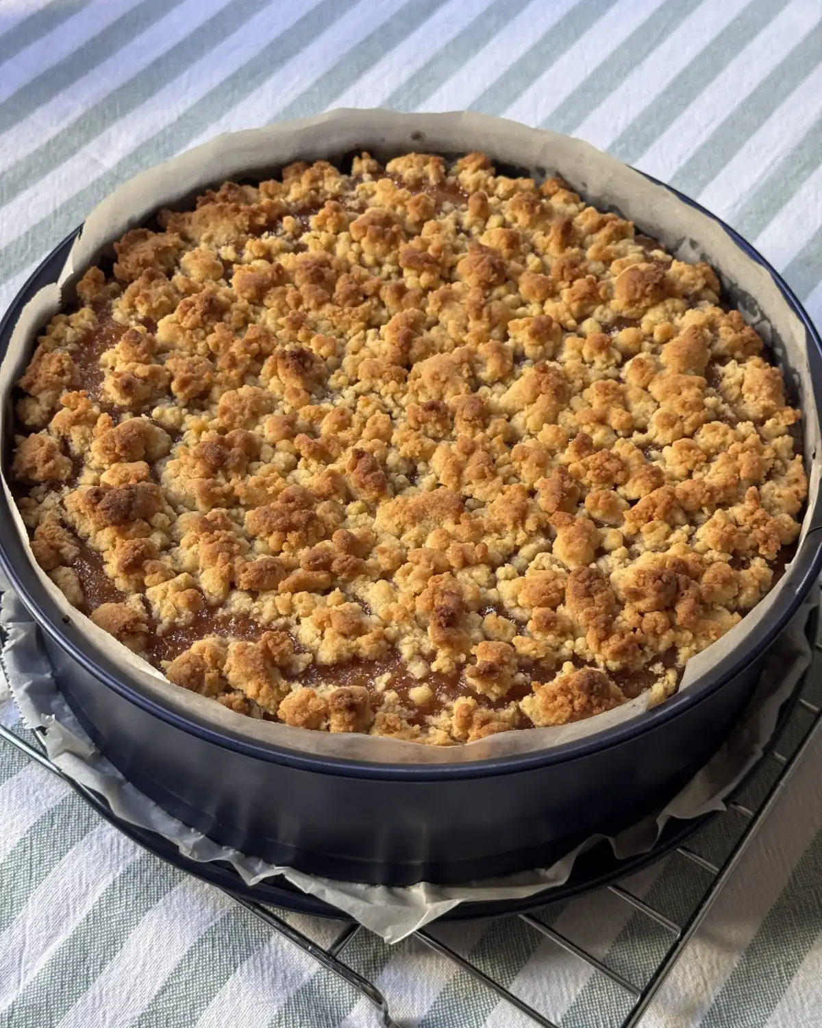 romisbakes recipe Crumble cheesecake with fig jam