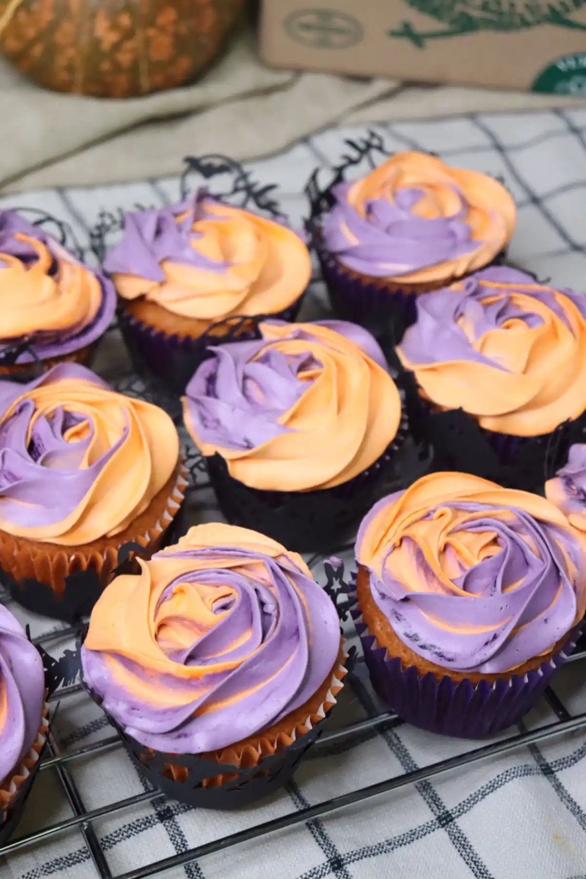 romisbakes recipe Haunted halloween cupcakes