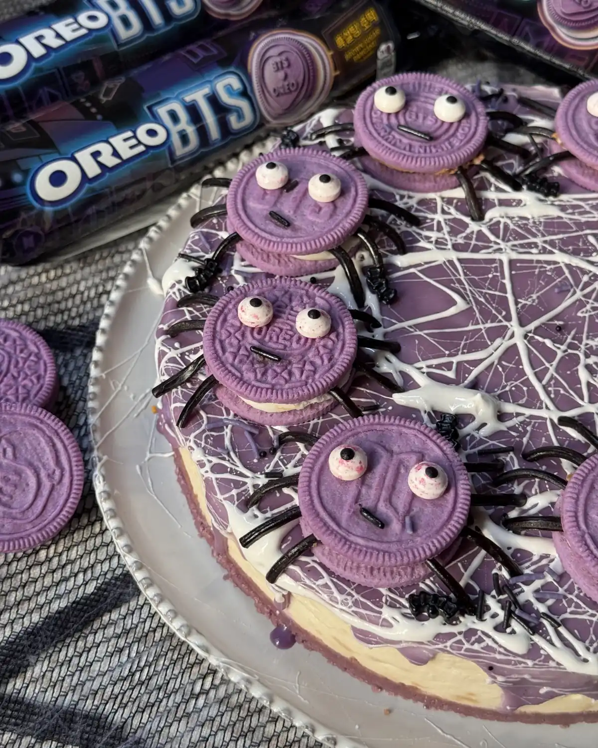 romisbakes recipe No-bake Halloween Oreo BTS Cheesecake