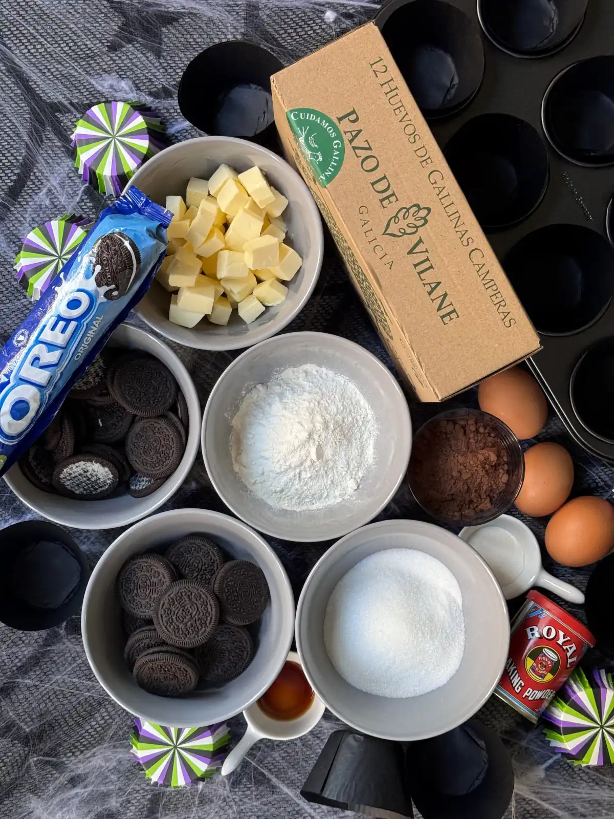 romisbakes recipe Halloween Oreo Cupcakes