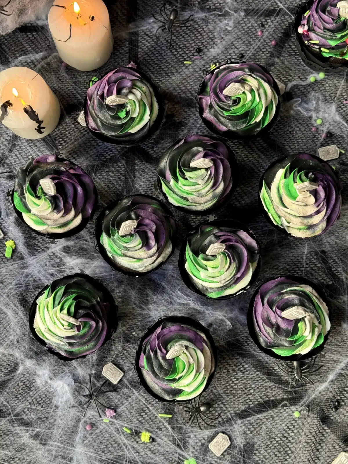 romisbakes recipe Halloween Oreo Cupcakes