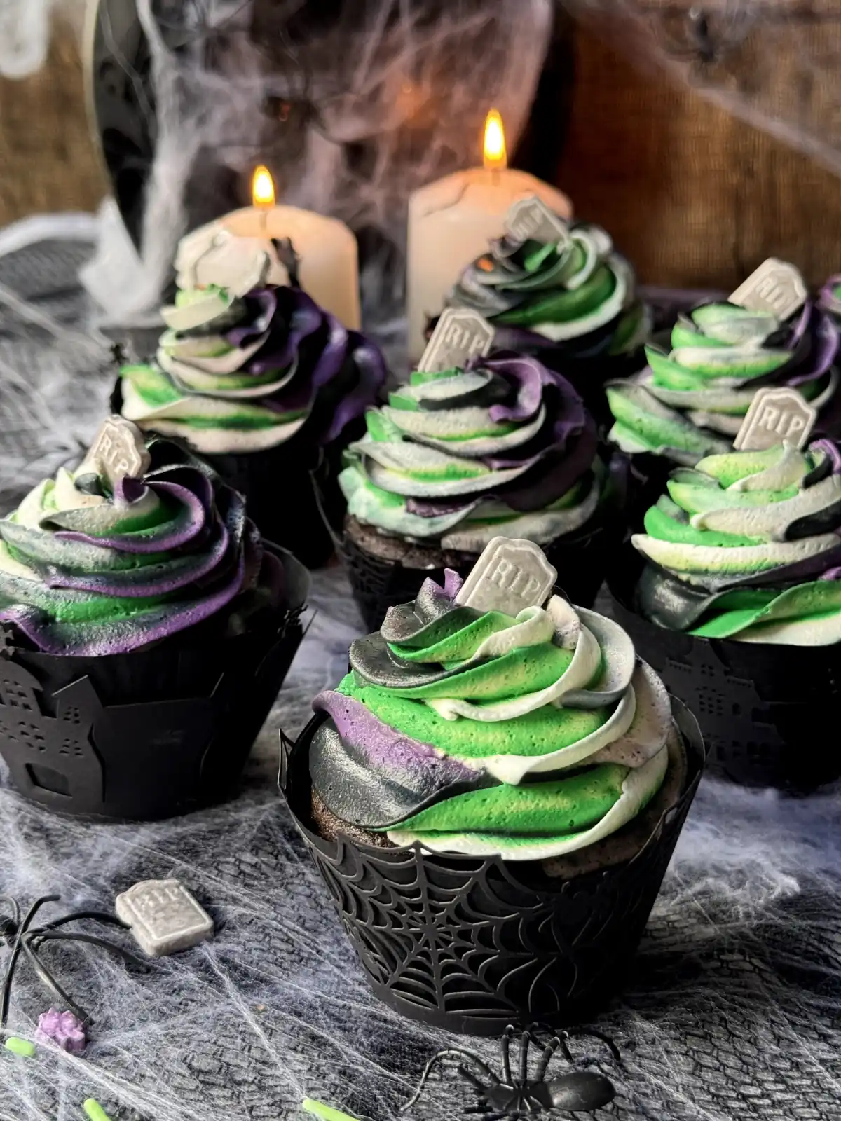 romisbakes recipe Halloween Oreo Cupcakes