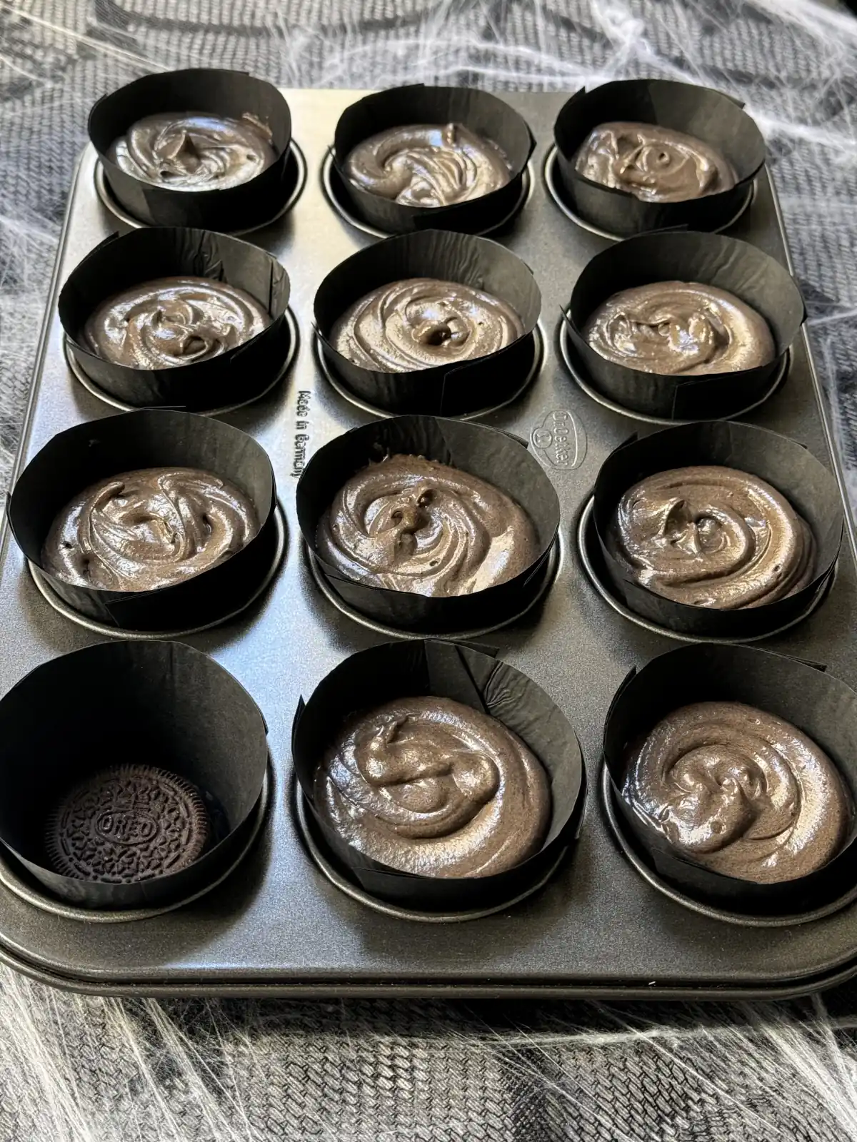 romisbakes recipe Halloween Oreo Cupcakes