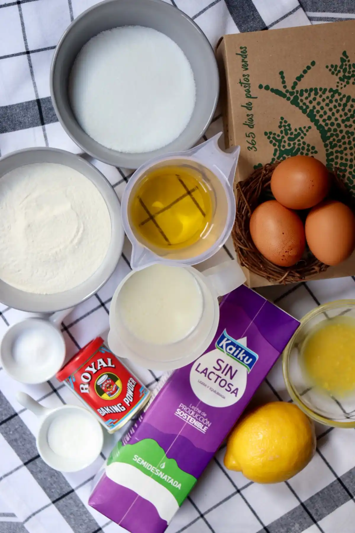 romisbakes recipe Lactose free lemon & mango cake