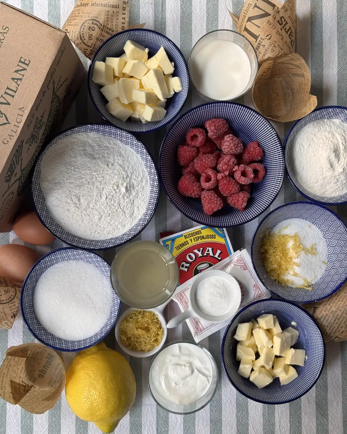 romisbakes recipe Lemon raspberry muffins with crumble