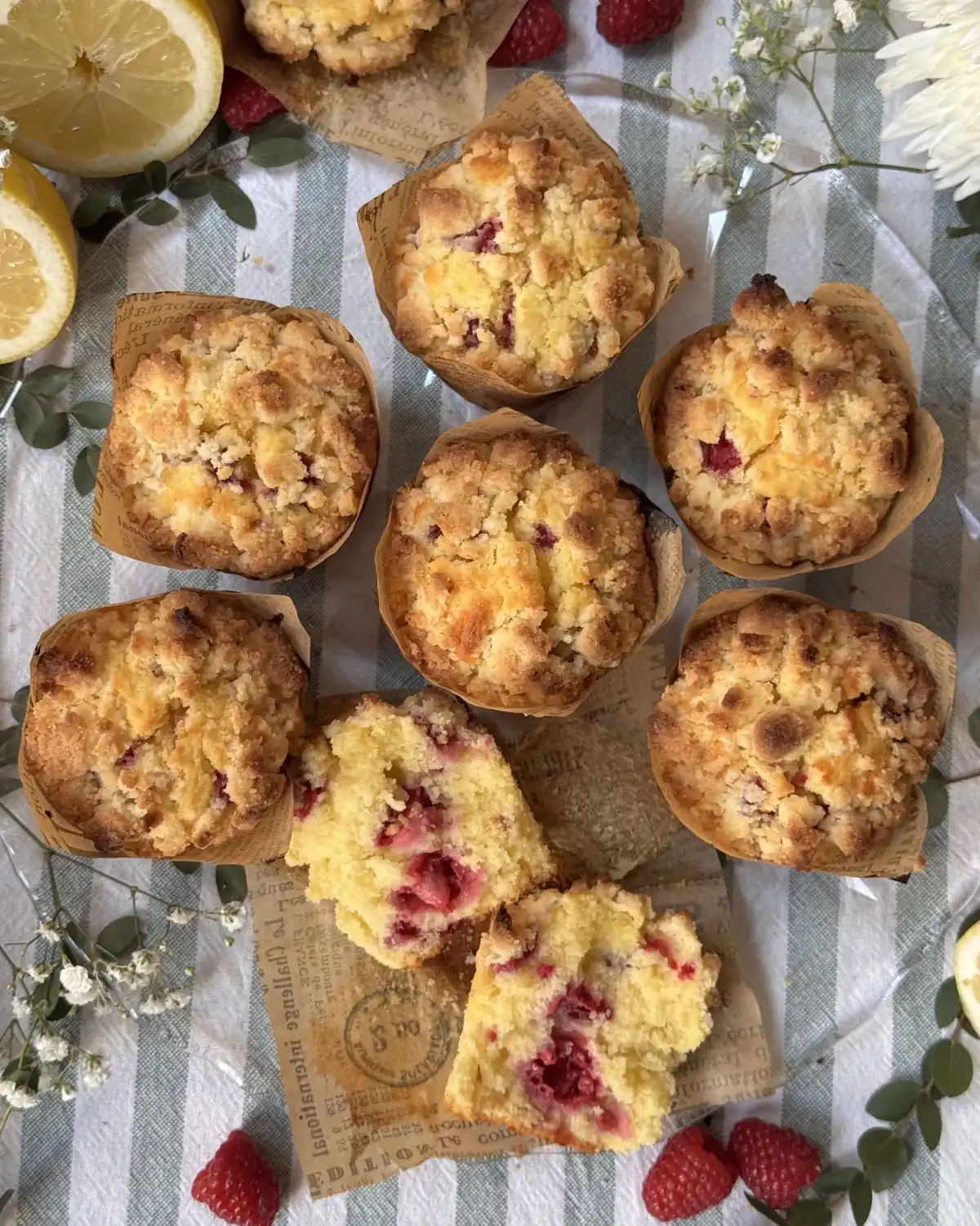 romisbakes recipe Lemon raspberry muffins with crumble