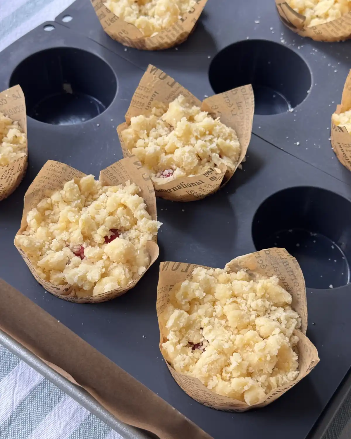 romisbakes recipe Lemon raspberry muffins with crumble