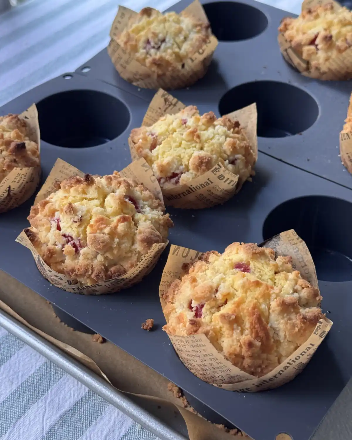 romisbakes recipe Lemon raspberry muffins with crumble