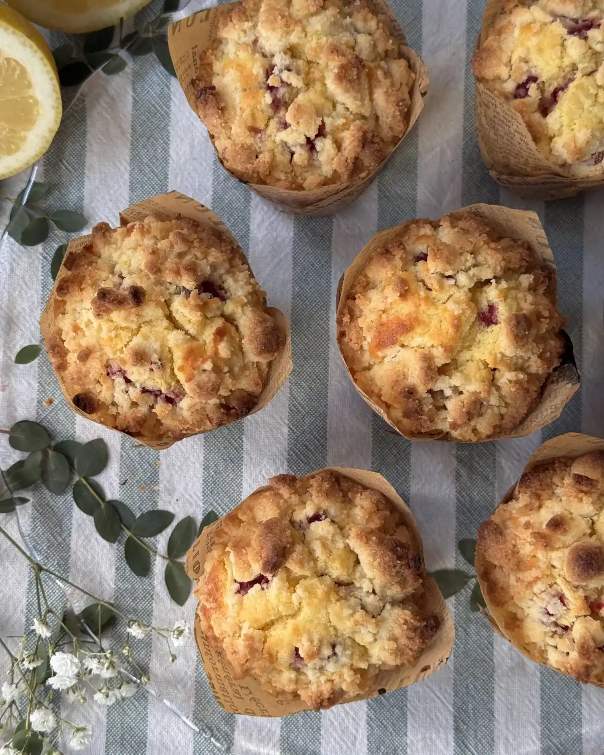 romisbakes recipe Lemon raspberry muffins with crumble