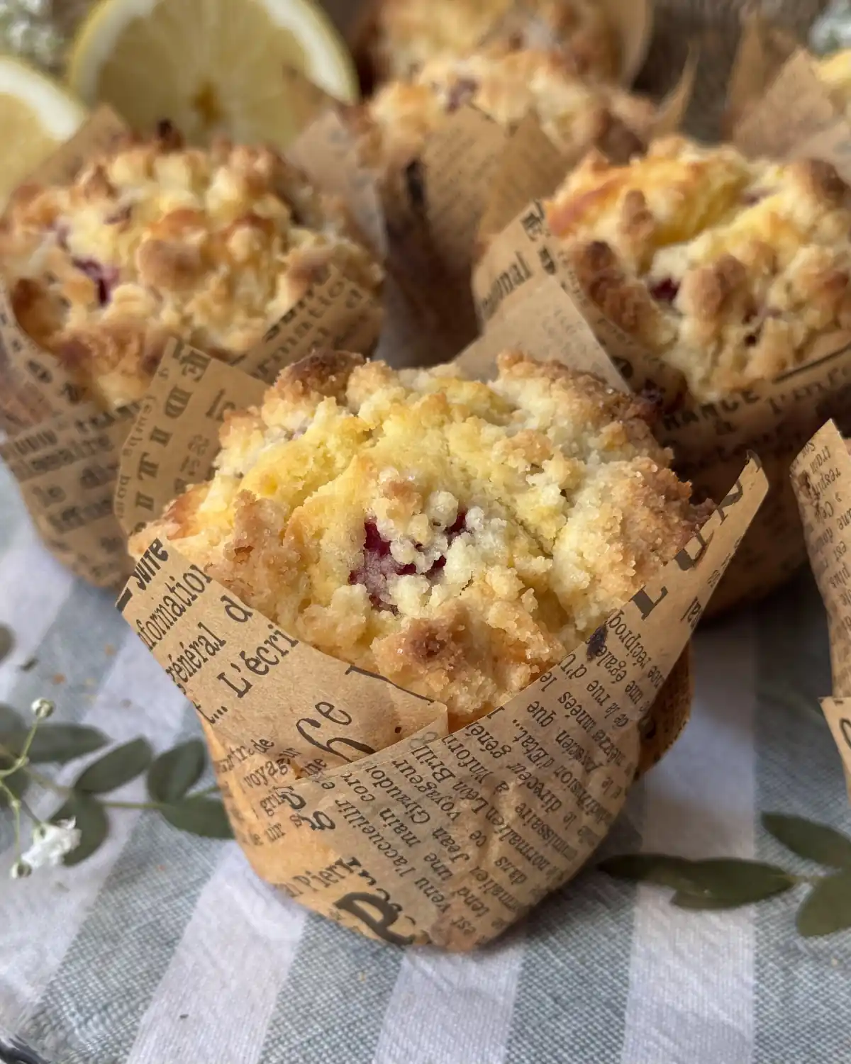 romisbakes recipe Lemon raspberry muffins with crumble
