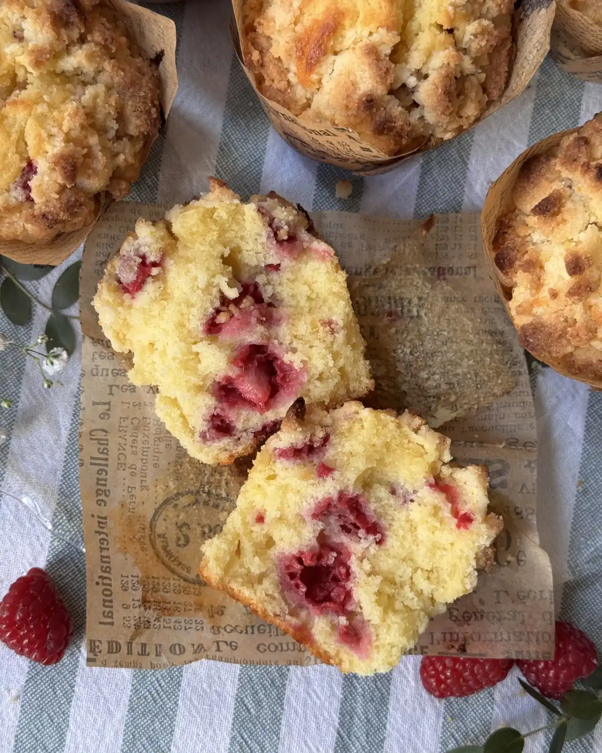 romisbakes recipe Lemon raspberry muffins with crumble