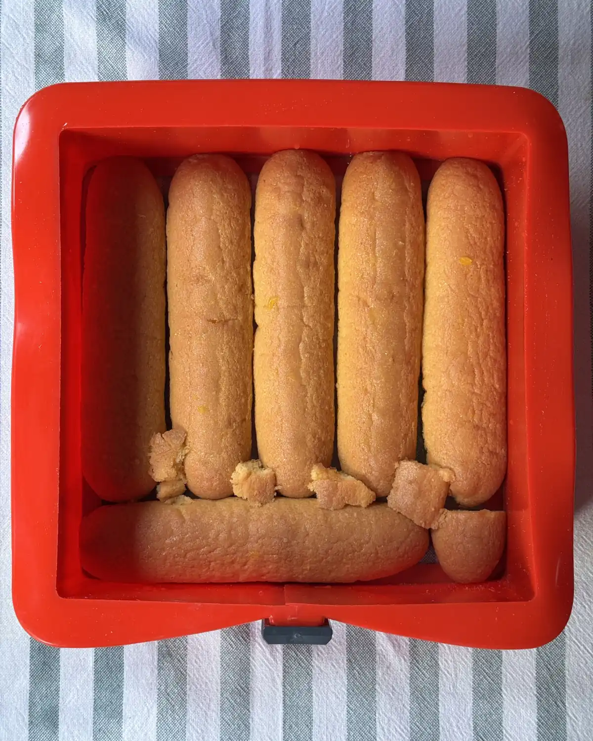 romisbakes receta Pastel estilo tiramisú de mango y naranja