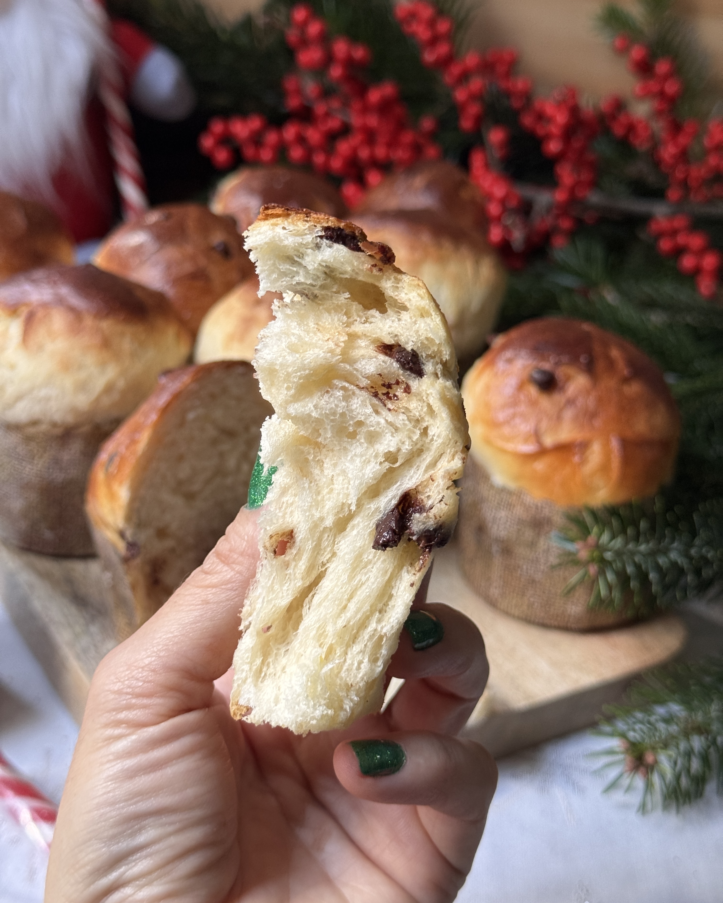 romisbakes recipe Mini panettones with chocolate