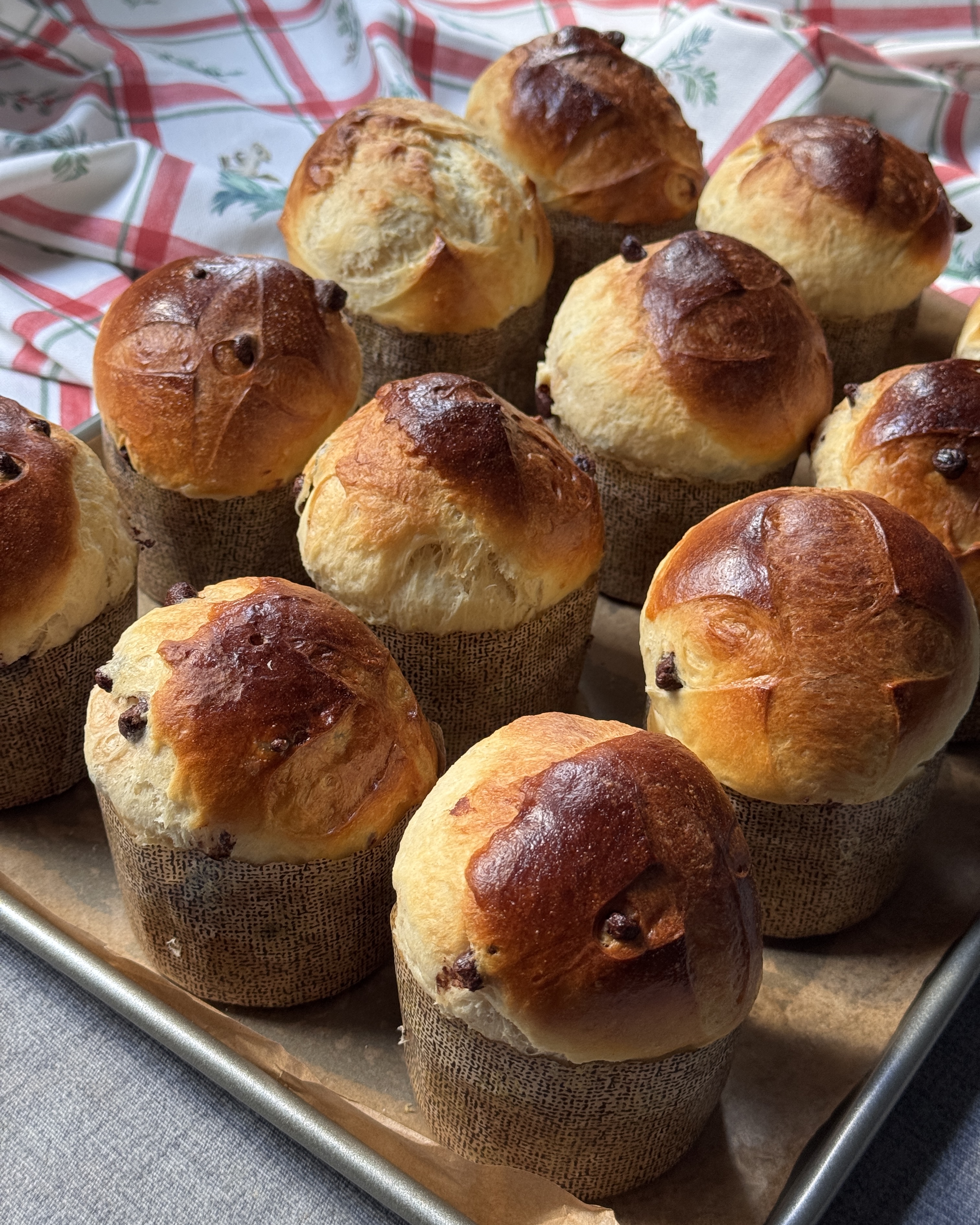 romisbakes recipe Mini panettones with chocolate