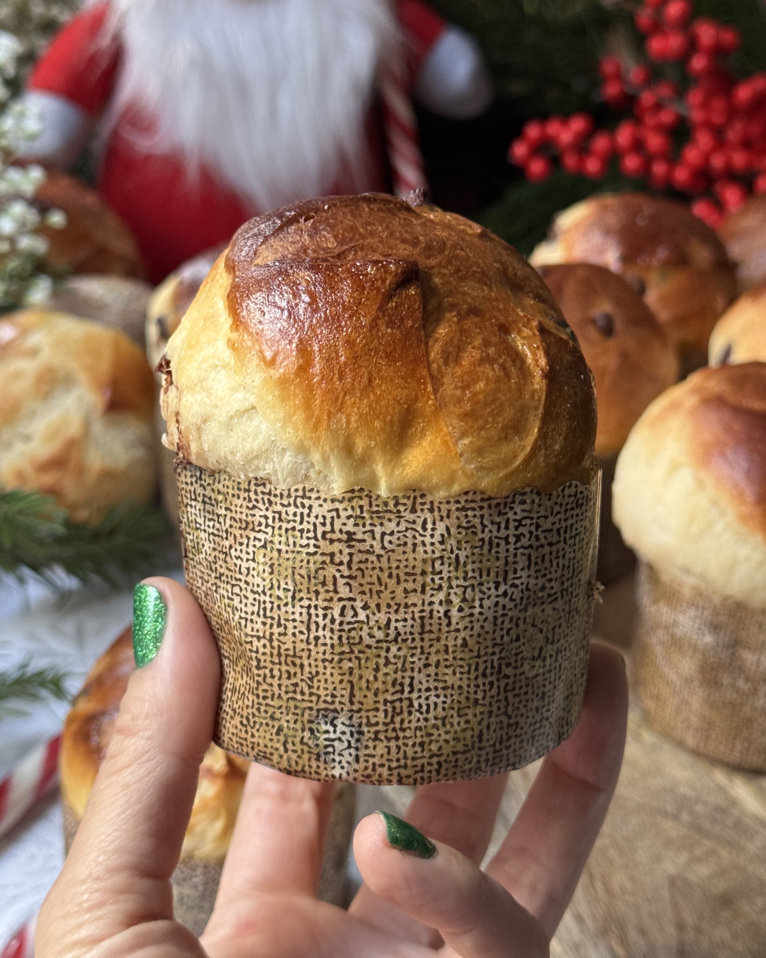 romisbakes recipe Mini panettones with chocolate