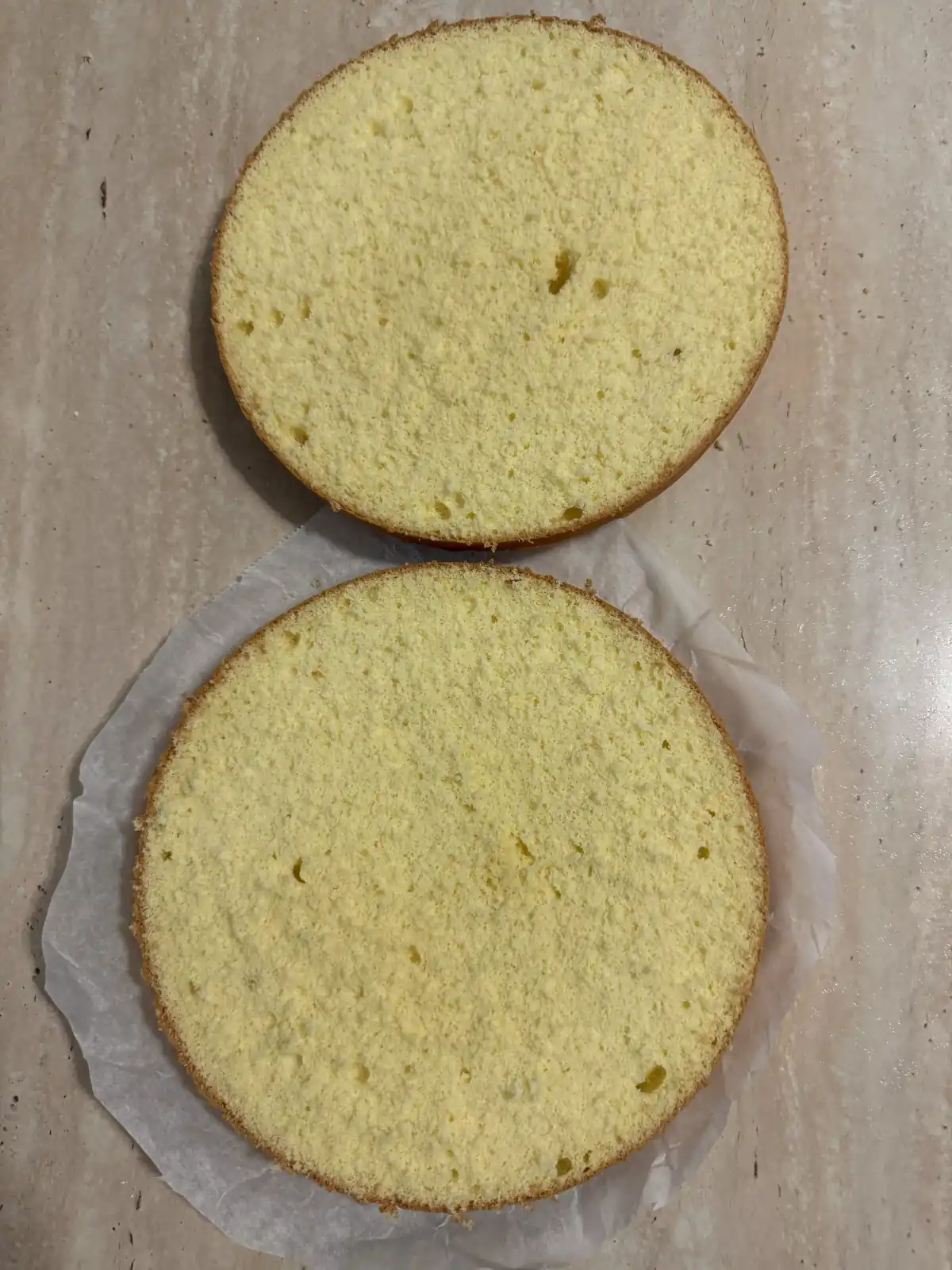 romisbakes recipe Peach and dulce de leche cake