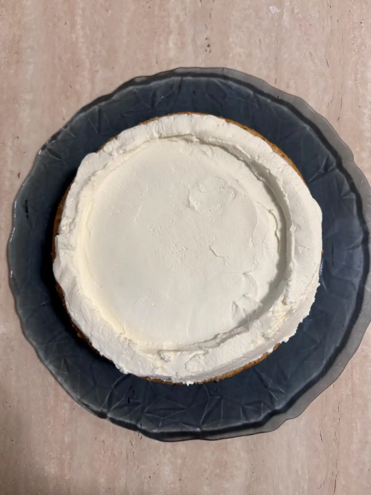 romisbakes recipe Peach and dulce de leche cake