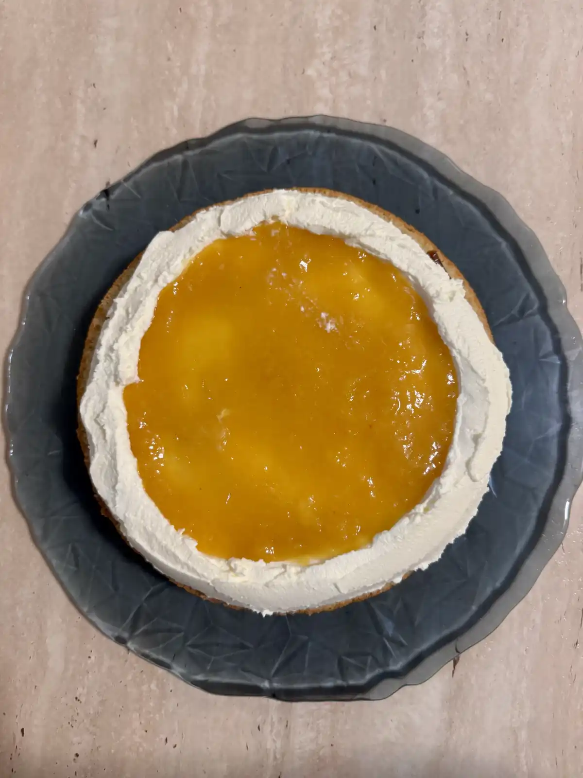 romisbakes recipe Peach and dulce de leche cake