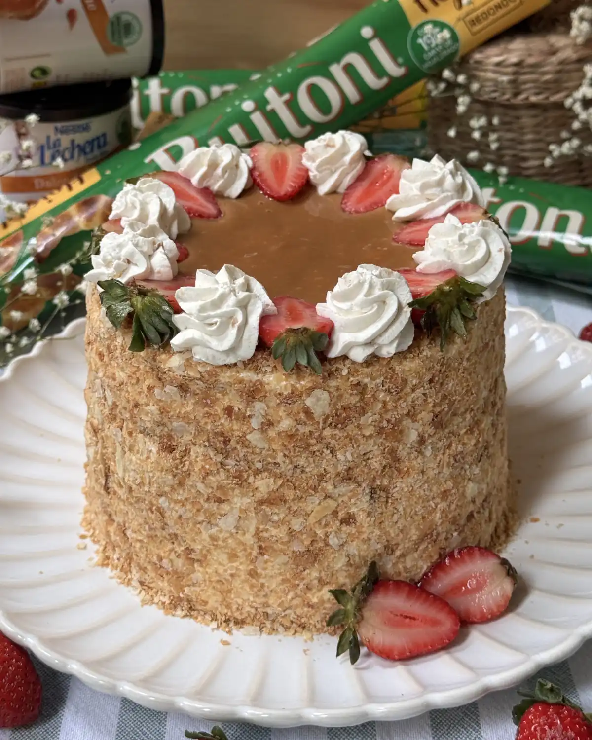 romisbakes recipe Puff pastry cake with whipped cream and dulce de leche