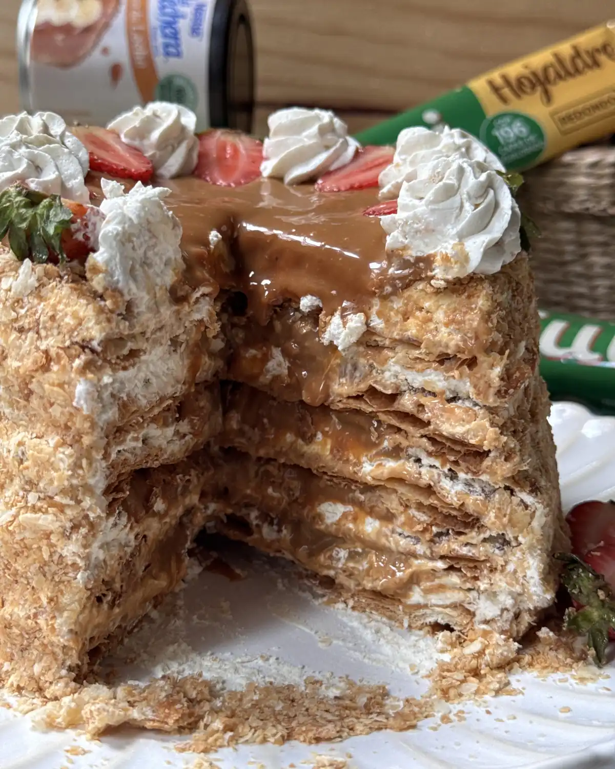 romisbakes recipe Puff pastry cake with whipped cream and dulce de leche
