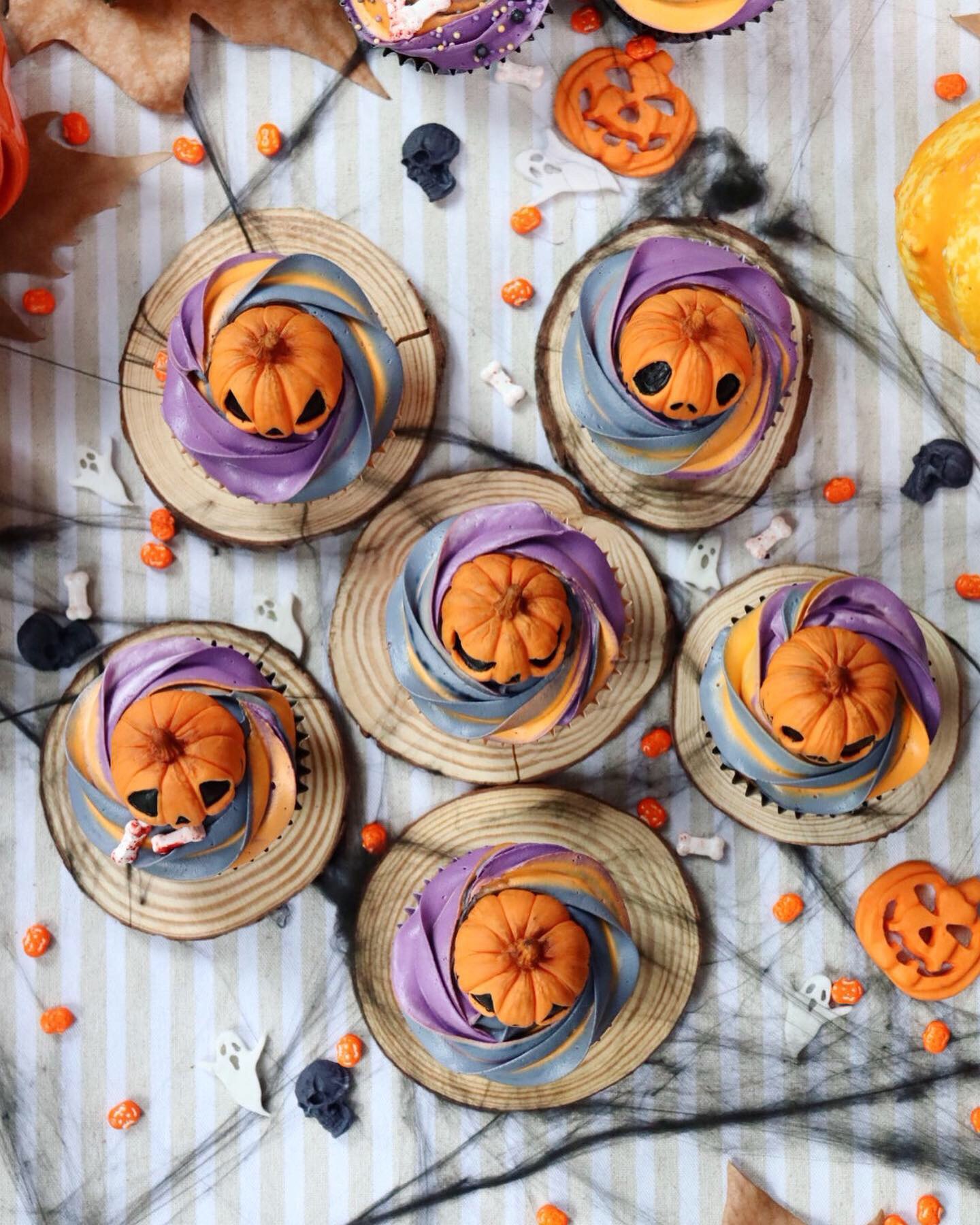 romisbakes receta cupcakes de calabazas aterradoras