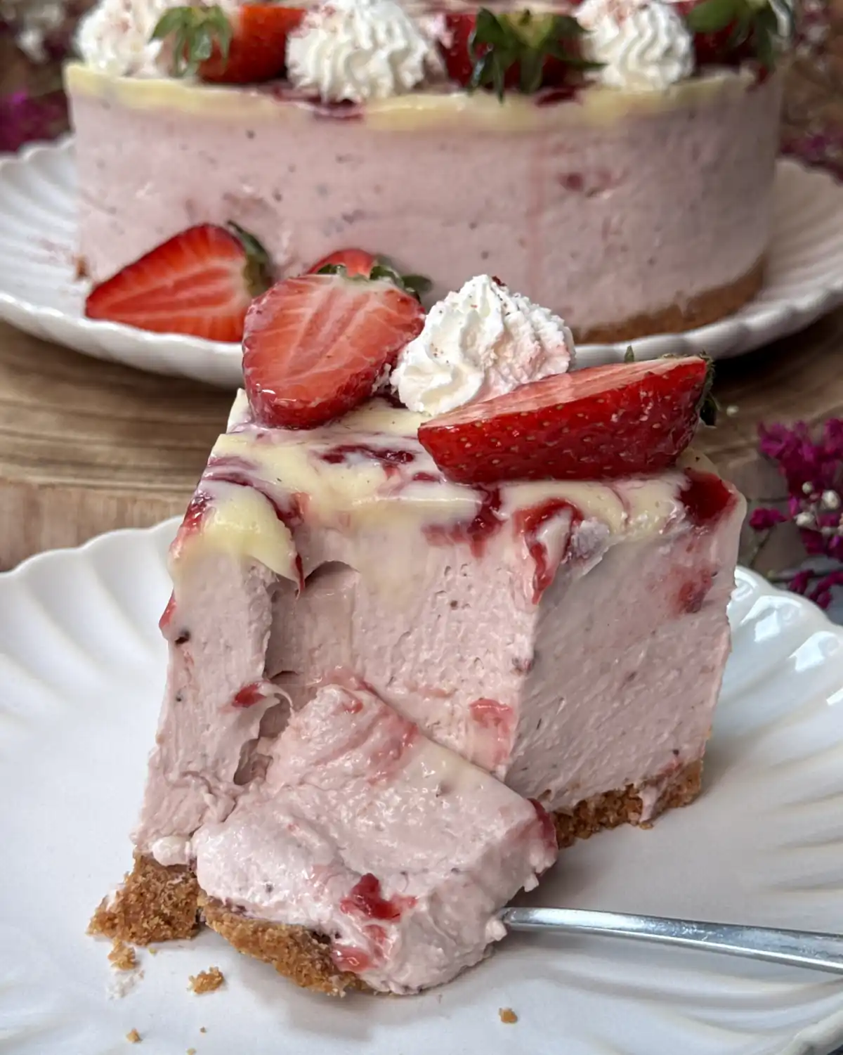 romisbakes receta Cheesecake de fresa con chocolate blanco (sin horno)
