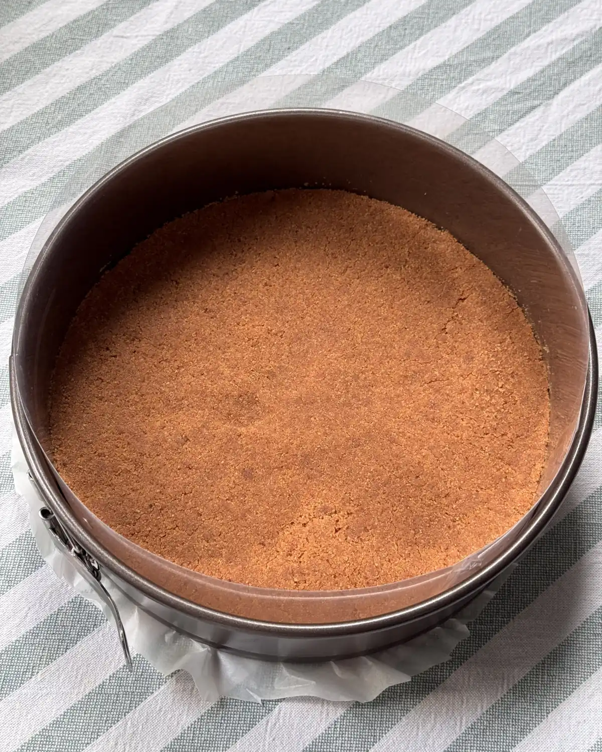 romisbakes receta Cheesecake de fresa con chocolate blanco (sin horno)