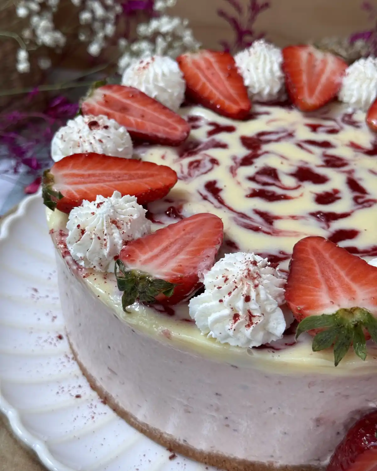 romisbakes receta Cheesecake de fresa con chocolate blanco (sin horno)