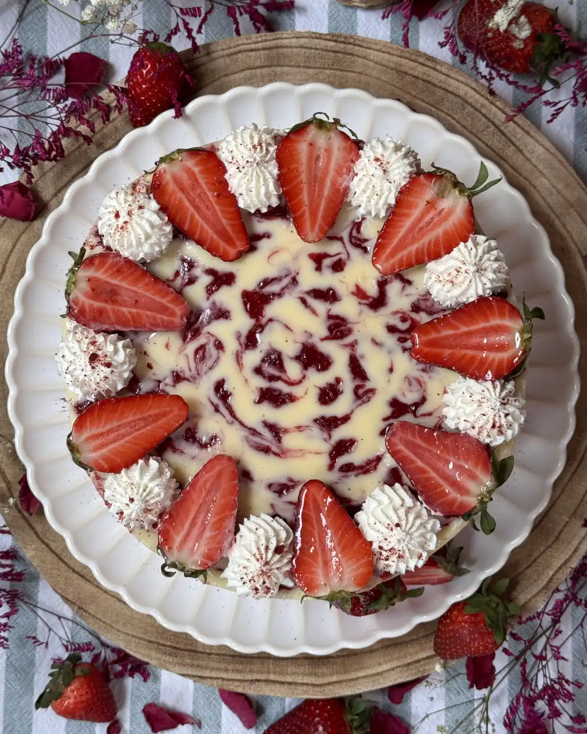 romisbakes receta Cheesecake de fresa con chocolate blanco (sin horno)