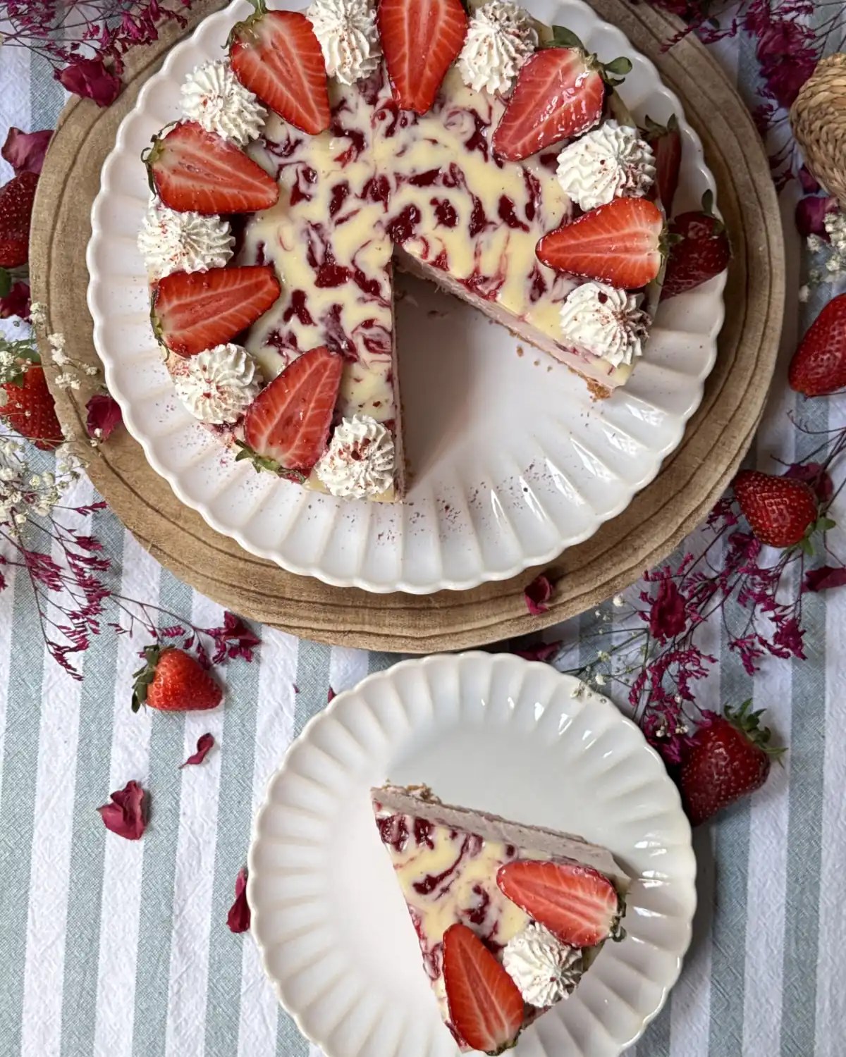 romisbakes receta Cheesecake de fresa con chocolate blanco (sin horno)