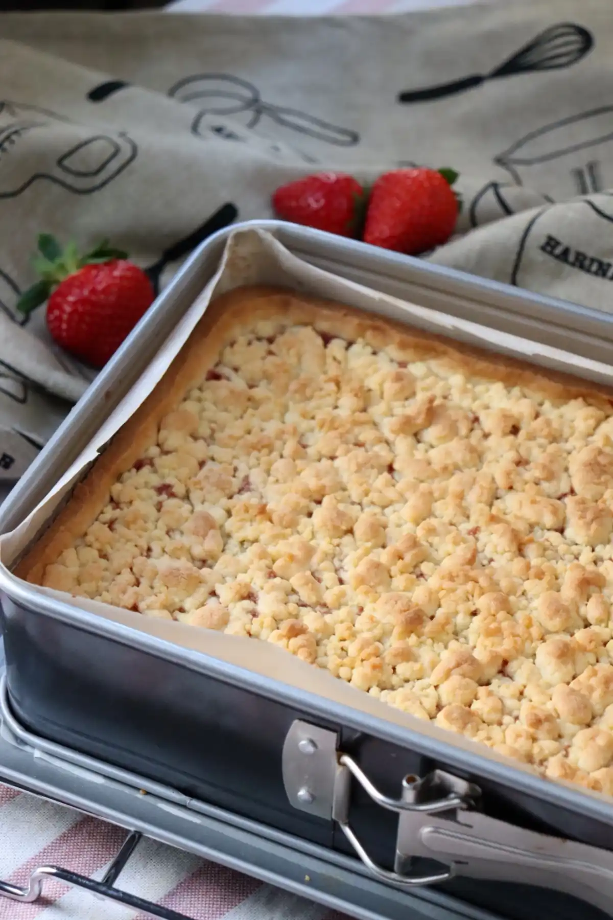 romisbakes recipe Strawberry Crumble