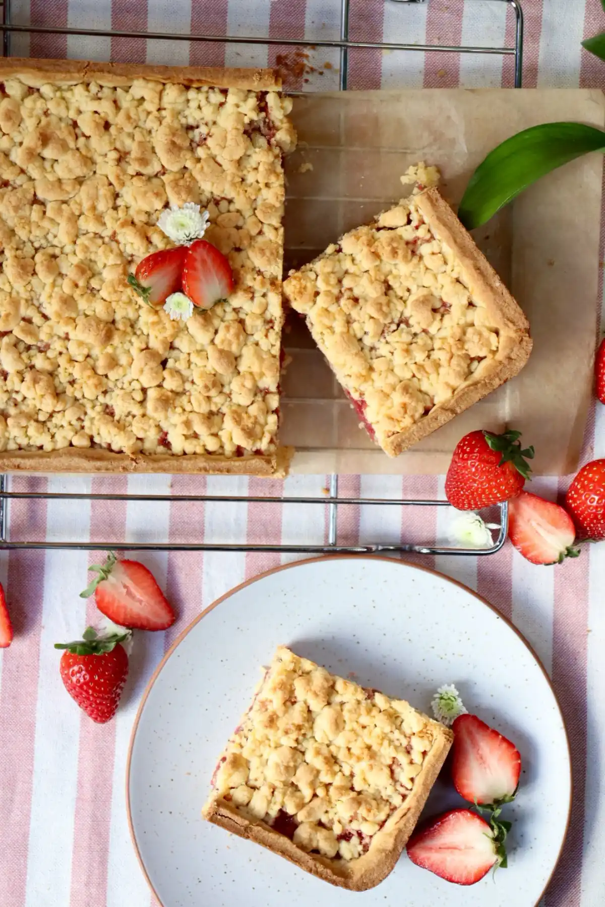romisbakes recipe Strawberry Crumble