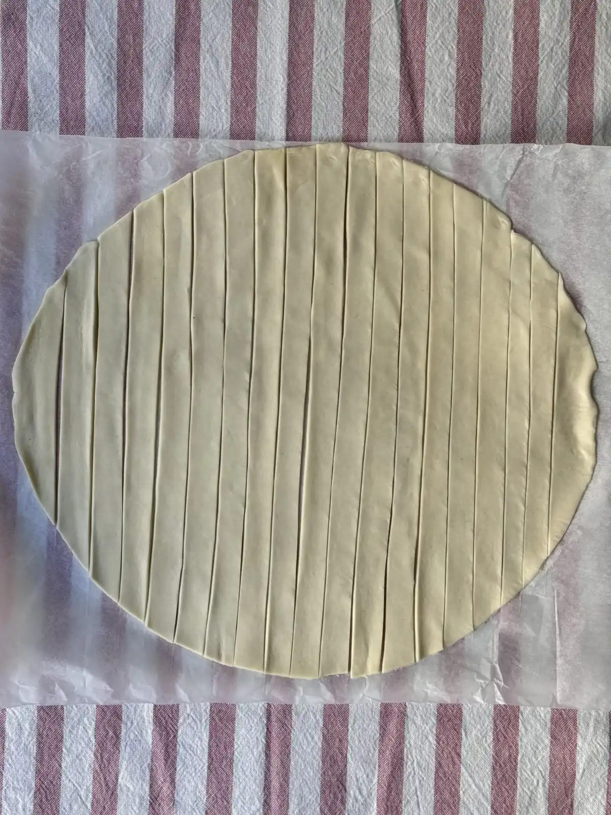 romisbakes recipe Puff pastry cake with pastry cream and strawberry