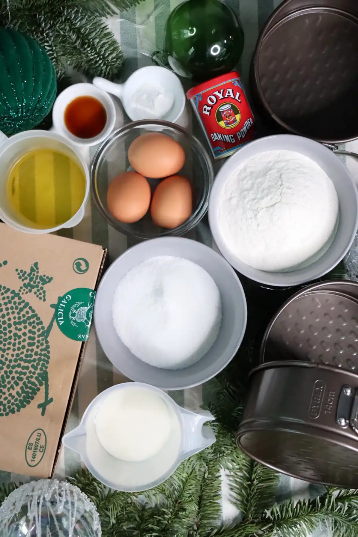 romisbakes recipe Vanilla Coconut & Pineapple Cake