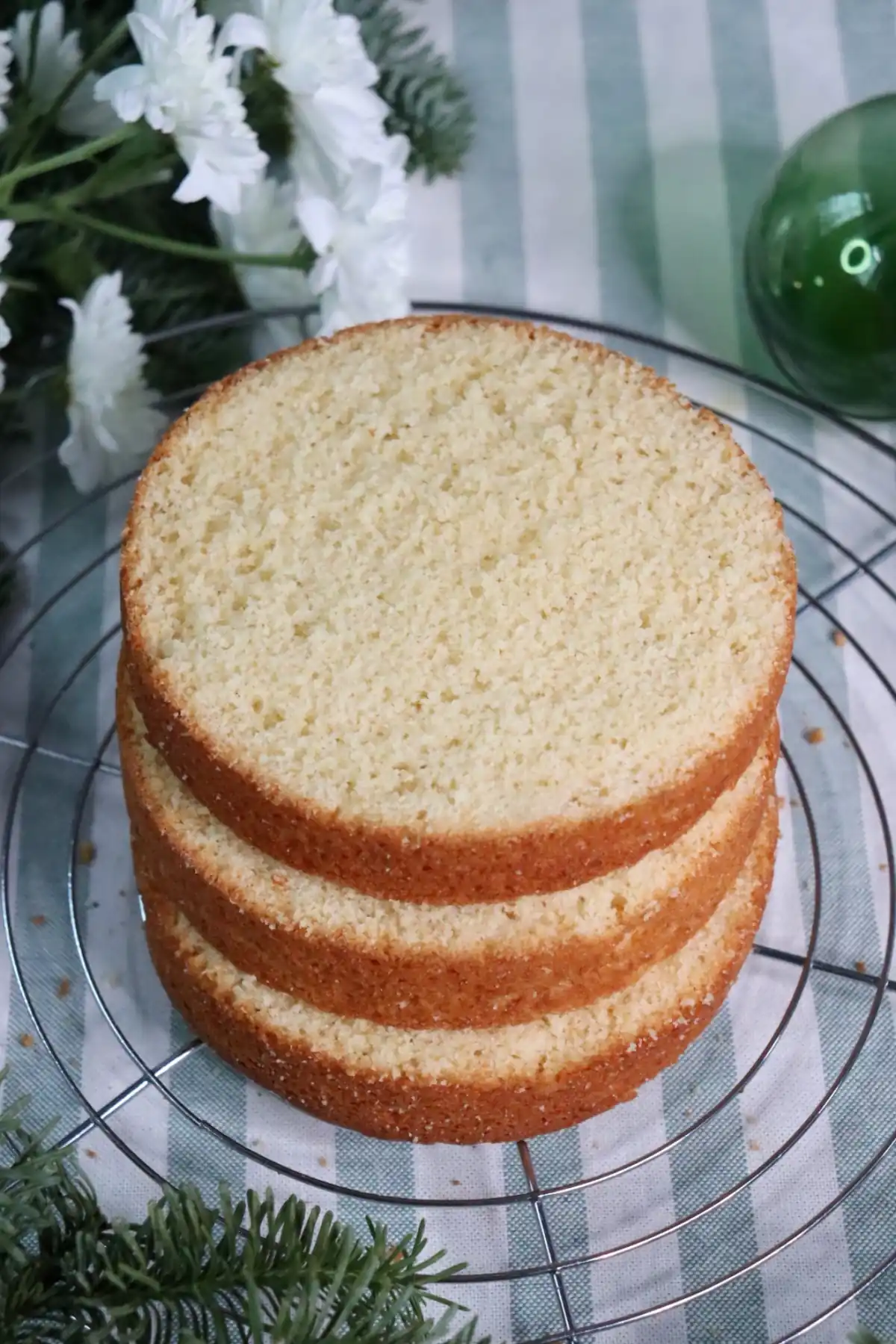 romisbakes recipe Vanilla Coconut & Pineapple Cake