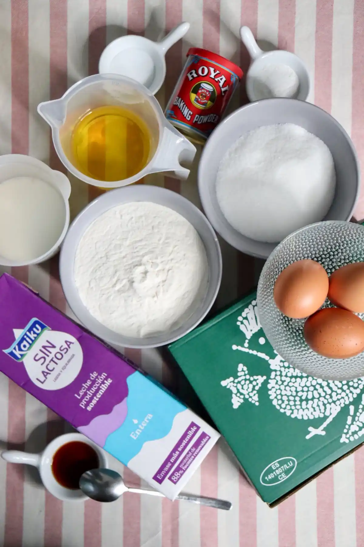 romisbakes recipe Lactose-free vanilla & strawberry cake