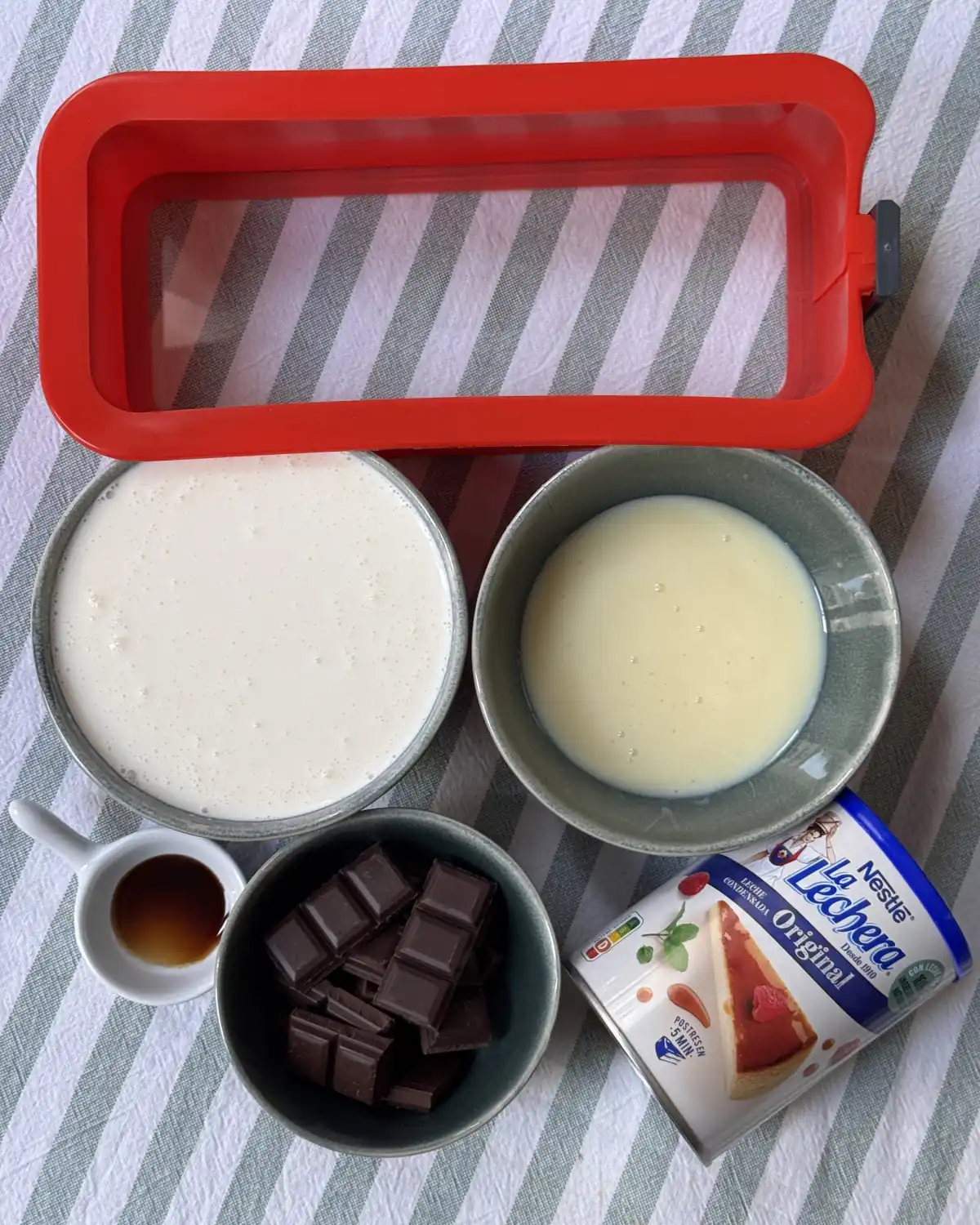 romisbakes recipe Frozen cream, condensed milk and chocolate cake (Viennetta or Comtessa)