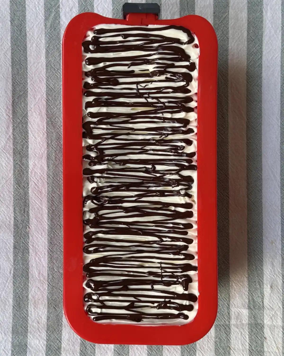 romisbakes recipe Frozen cream, condensed milk and chocolate cake (Viennetta or Comtessa)