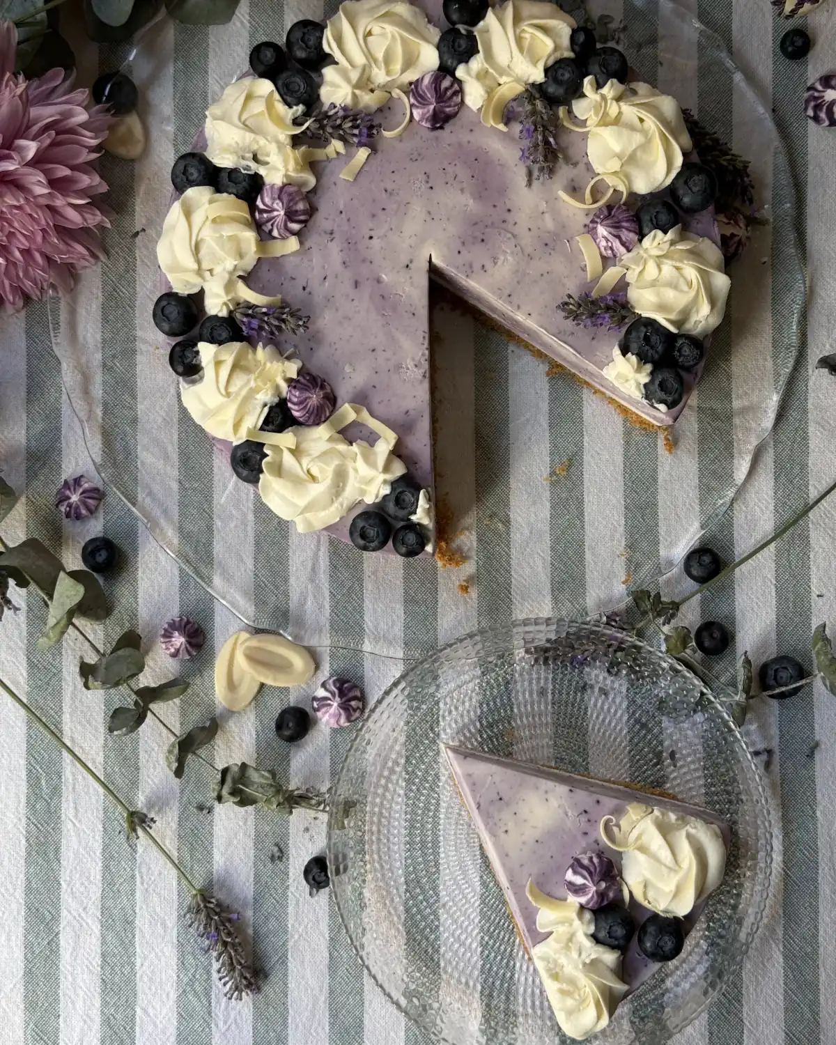 romisbakes receta Cheesecake de chocolate blanco y arándanos